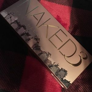 Naked 3 eyeshadow palette